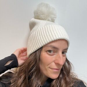 Vince Camuto White Pom-Pom Beanie